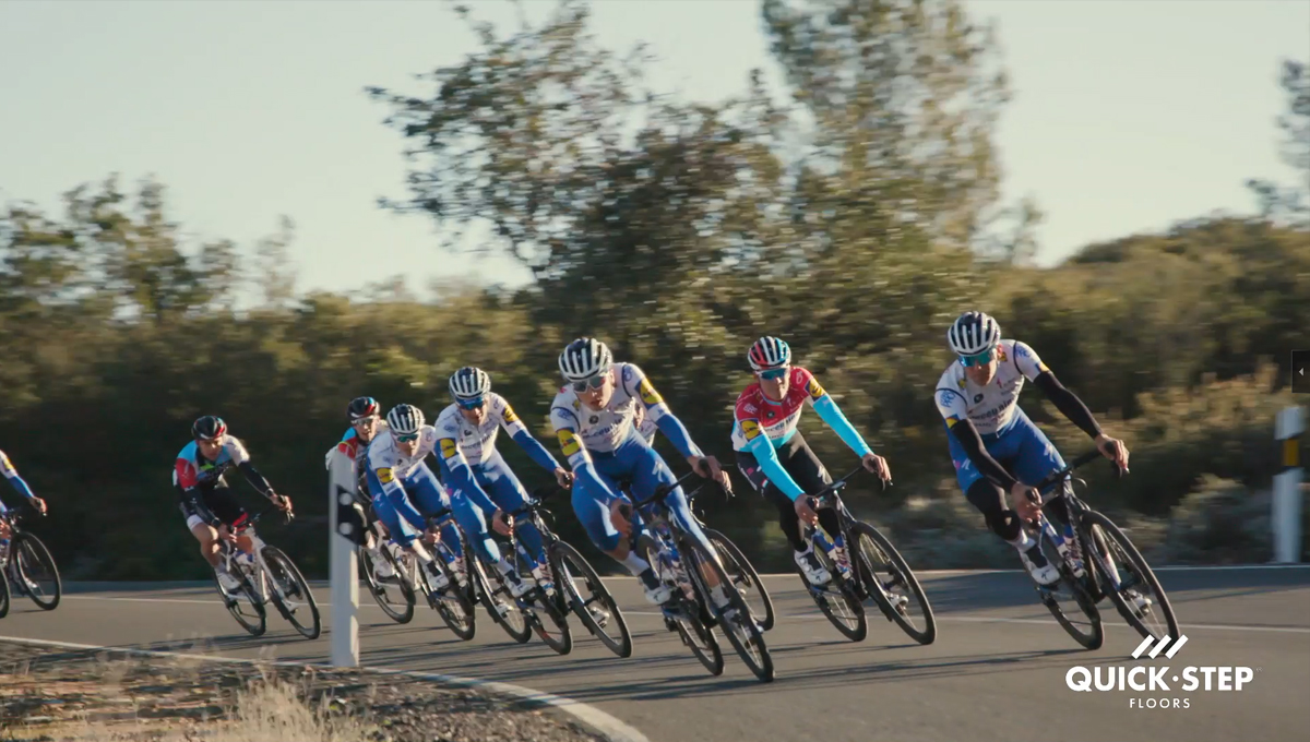 燃情環(huán)法賽,得高Quick-Step車隊(duì)向冠軍沖刺 1-2 燃情環(huán)法賽,得高Quick-Step車隊(duì)向冠軍沖刺 1-2
